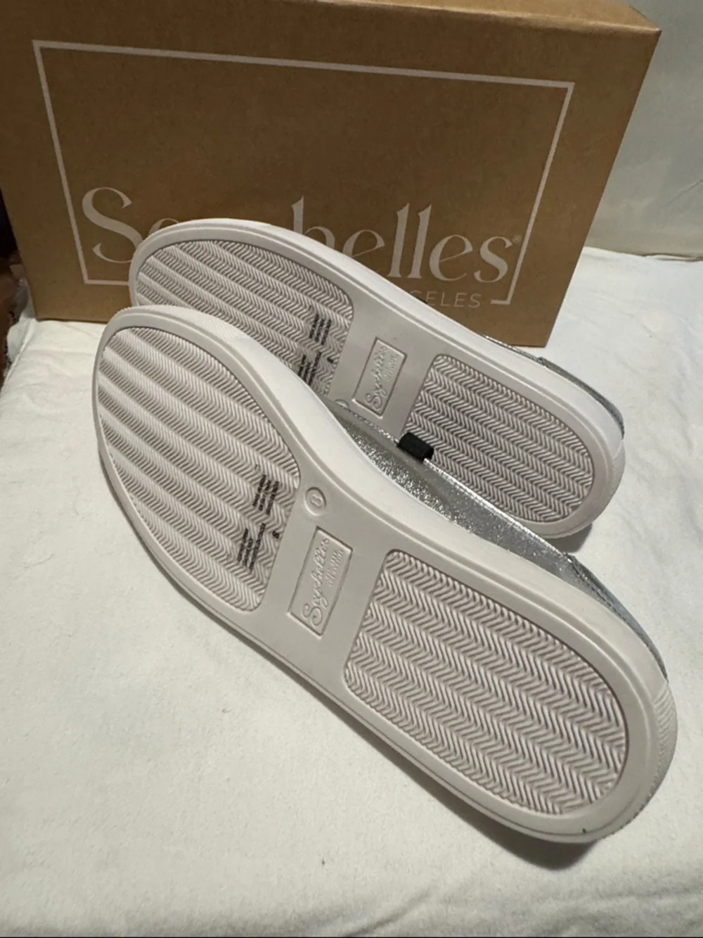 NIB Seychelles ribbons silver flats slip on .